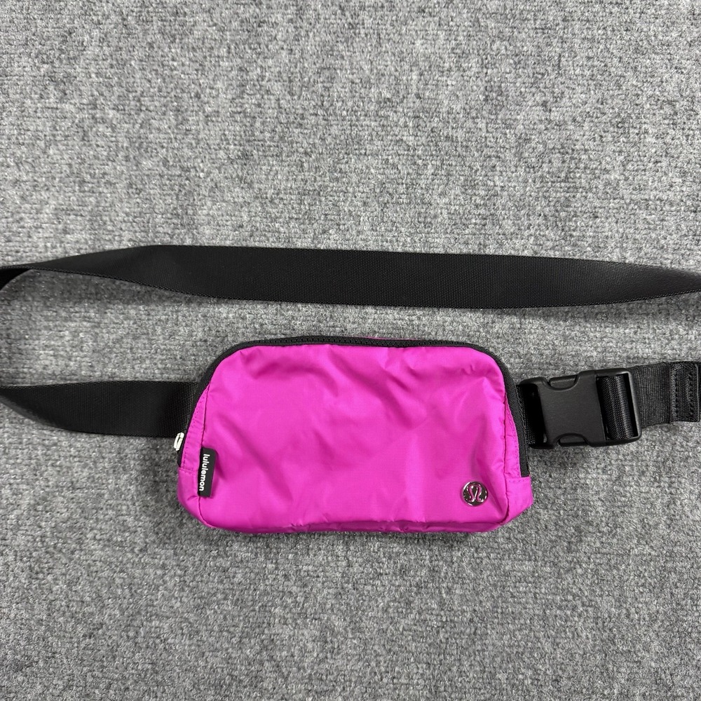 Lululemon Everywhere Belt Bag Pink Fanny Pack Zip Festival Clean